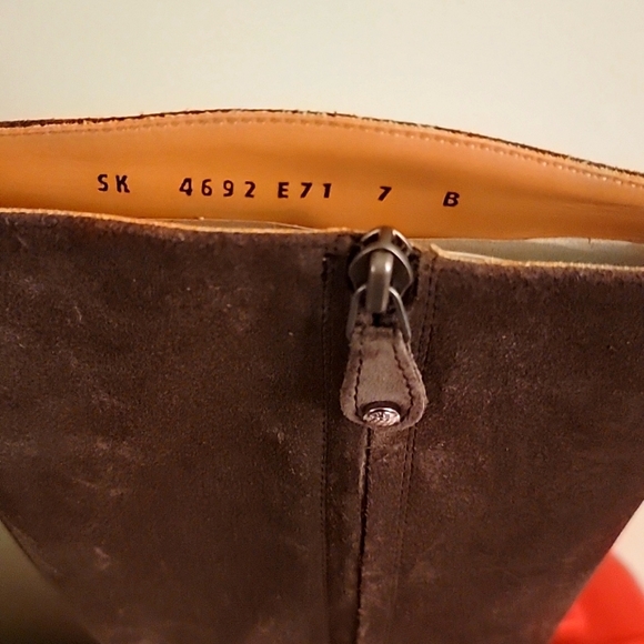 Ferragamo suede boots 👢 😍 - Picture 3 of 10